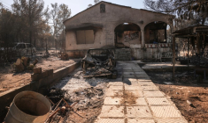 Conséquences de l'incendie de forêt près d'Athènes