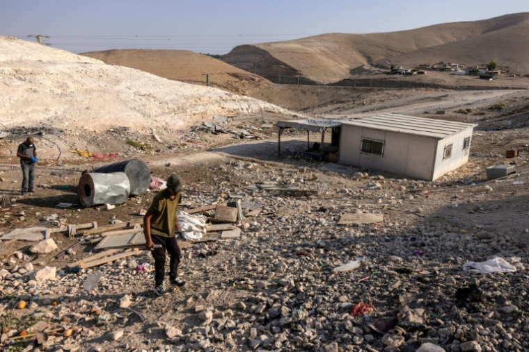 Des Bédouins palestiniens dans le village de Kaabna, près de Jéricho, le 6 novembre 2025 en Cisjordanie occupée ( AFP / Menahem Kahana )