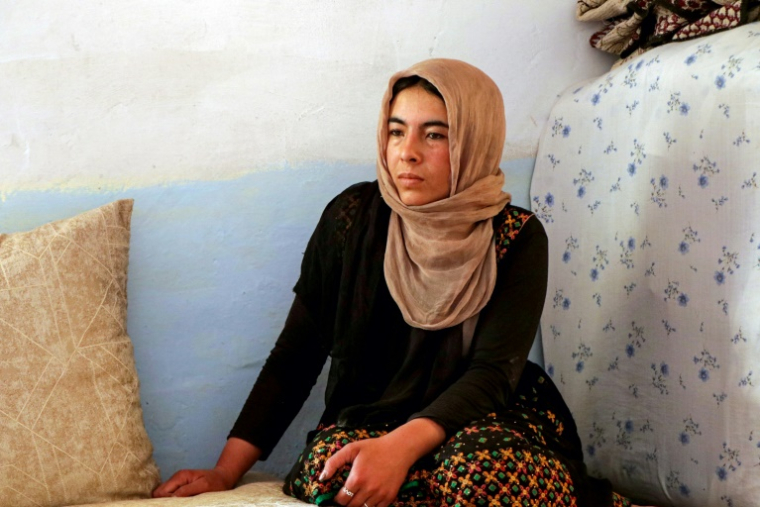 Masooma Darweshi, une femme afghane issue de la communauté hazara, lors d'un entretien avec l'AFP dans le village de Shibar, dans la province centrale afghane de Bamiyan, le 18 juin 2025 ( AFP / Mohammad Faisal NAWEED )