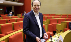 Xavier Niel à Paris, le 18 février 2022. ( AFP / THOMAS COEX )