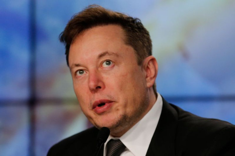 ELON MUSK S'ENGAGE À NE PLUS TWEETER "PENDANT UN CERTAIN TEMPS"