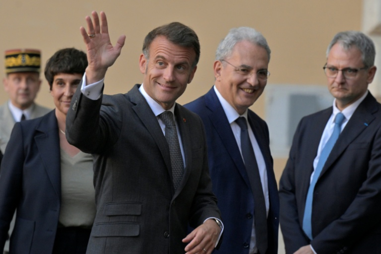 Le président français Emmanuel Macron est reçu par les représentants de la communauté catholique Sant'Egidio, à Rome, le 9 avril 2026 ( AFP / Tiziana FABI )