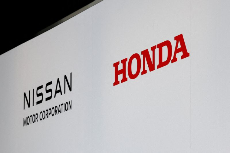 Honda, Nissan et Mitsubishi Motors tiennent une conférence de presse conjointe sur leurs discussions de fusion
