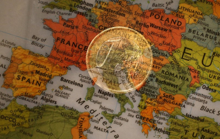 MOODY'S PLACE LES BANQUES ITALIENNES SOUS SURVEILLANCE NÉGATIVE
