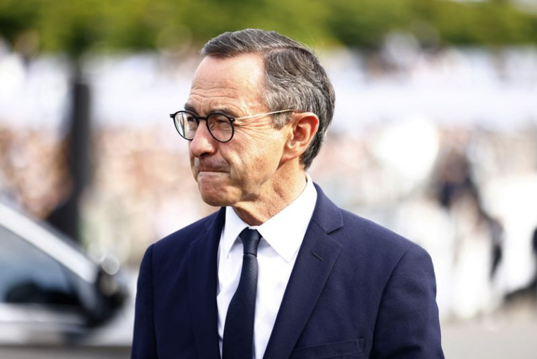 Le ministre de l'Intérieur Bruno Retailleau arrive au défilé militaire annuel lors des célébrations de la fête nationale à Paris