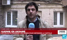 Guerre en Ukraine : "les Ukrainiens tiennent bon à Kiev"