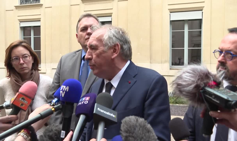 Taxis: Bayrou annonce "retravailler le détail" de la convention "dès mardi"