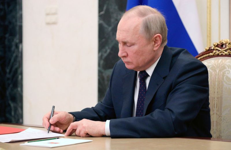POUTINE INFORME MACRON ET SCHOLZ DES DISCUSSIONS RUSSIE-UKRAINE, DIT LE KREMLIN