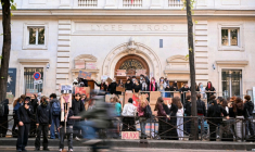 Des élèves manifestent devant le lycée Turgot à Paris, le 5 octobre 2026 ( AFP / LOU BENOIST )
