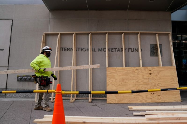 USA: L'EMPLOI A REBONDI UN PEU MOINS QUE PRÉVU EN JANVIER