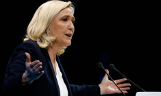 FRANCE 2022: LE PEN VEUT INTERDIRE LE PORT DU VOILE DANS L'ESPACE PUBLIC