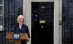 Le Premier ministre britannique, Liz Truss, fait une déclaration devant le numéro 10 de Downing Street, à Londres