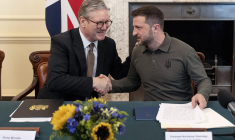 Le Premier ministre britannique Keir Starmer et le président ukrainien Volodymyr Zelensky à Londres ce vendredi 19 juillet. ( POOL / RICHARD POHLE )