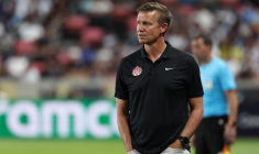 Le sélectionneur du Canada en remet une couche sur Donald Trump