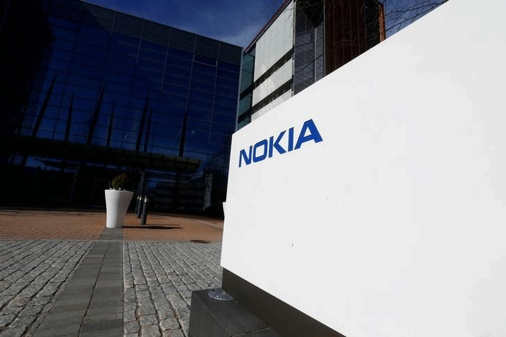 NOKIA GAGNE DES PARTS DE MARCHÉ, LE TITRE MONTE
