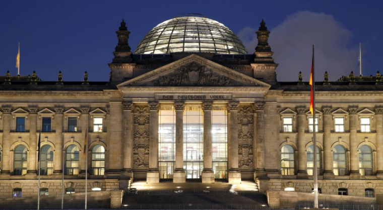 On voit ici à Berlin le bâtiment du Reichstag, siège de la chambre basse du Parlement, le Bundestag