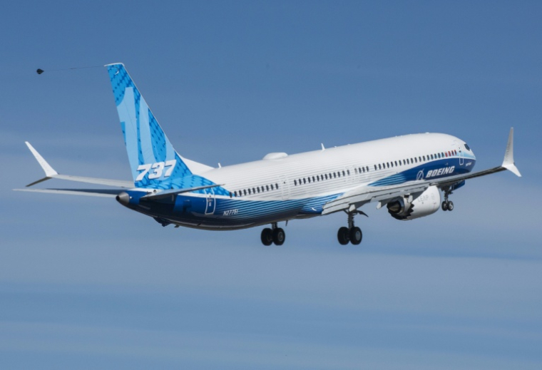 Photo fournie par Boeing montrant un 737 MAX 10 au décollage pour un premier vol réussi, depuis Renton Field, dans l’État de Washington, le 18 juin 2021 ( BOEING / Jim ANDERSON )