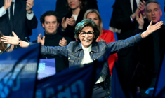 Rachida Dati, candidate des partis de droite Les Républicains (LR) et MoDem à la mairie de Paris, arrive à l'Élysée Montmartre le 12 mars 2026 pour un meeting de campagne ( AFP / Bertrand GUAY )