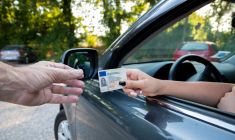 Perte du permis de conduire : quelles options pour continuer à être assuré ? / iStock.com - Anastasija Vujic