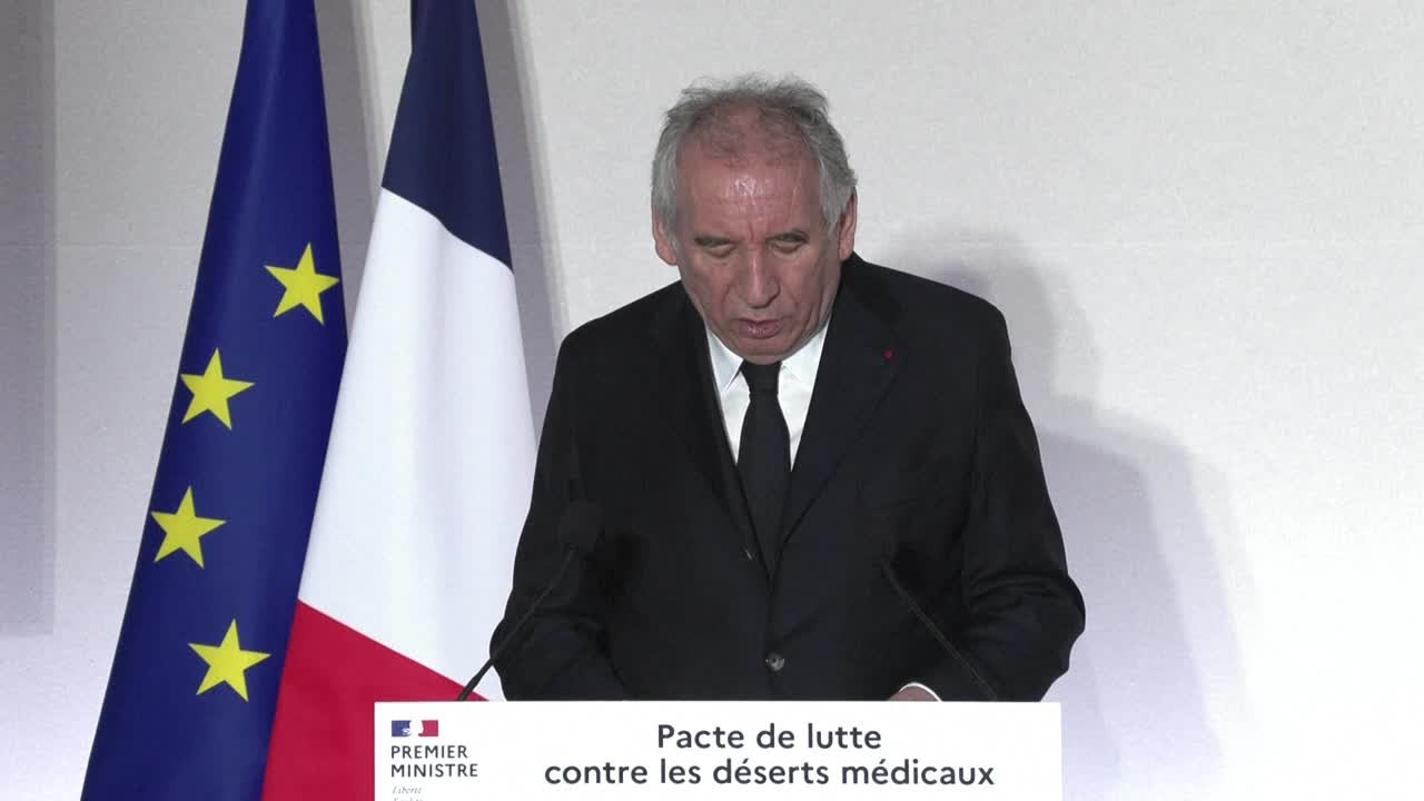 Un à deux jours par mois imposés aux médecins dans les déserts médicaux (Bayrou)