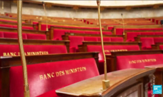 Le gouvernement de François Bayrou décrié par les oppositions