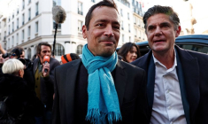 L'écrivain français Jean-Baptiste Andrea arrive au restaurant Drouant après avoir reçu le prix Goncourt