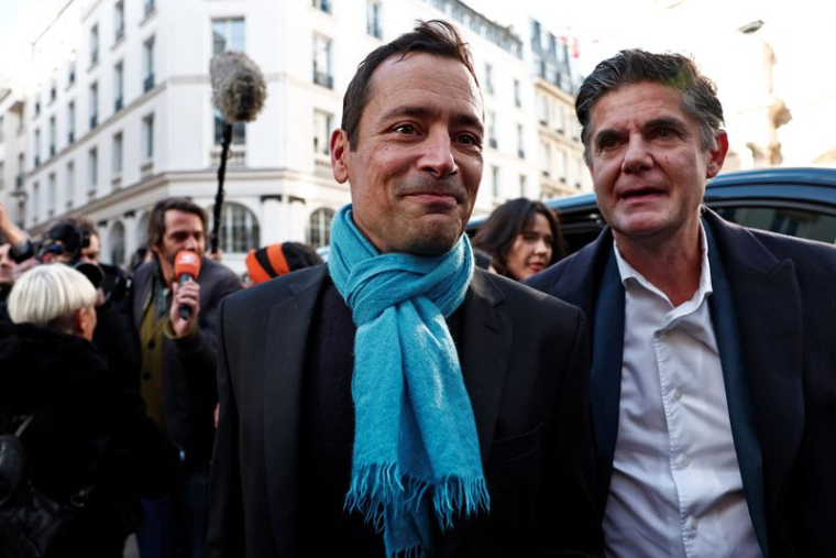 L'écrivain français Jean-Baptiste Andrea arrive au restaurant Drouant après avoir reçu le prix Goncourt