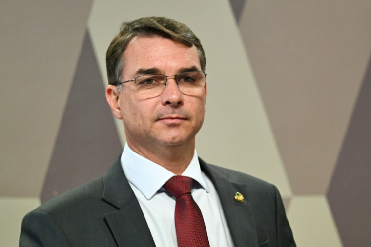 Le sénateur Flavio Bolsonaro, fils de l'ancien président brésilien Jair Bolsonaro, le 17 décembre 2025 à Brasilia ( AFP / Evaristo Sa )