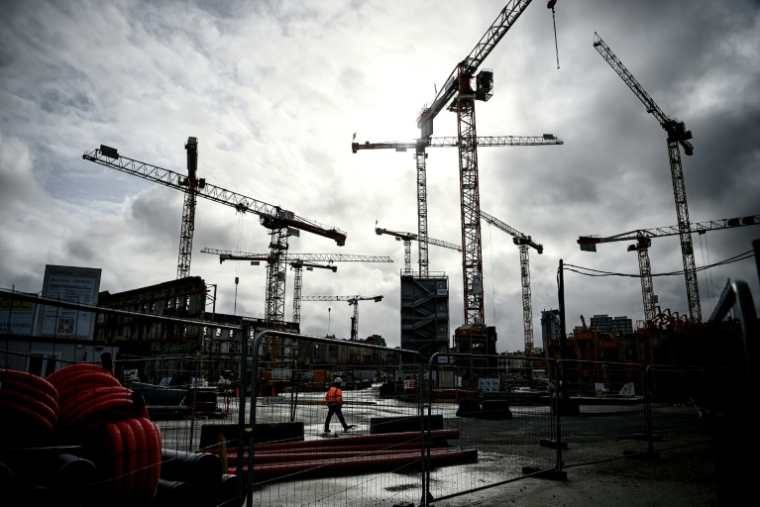 Un site de construction le long de la Garonne à Bordeaux le 26 janvier 2026 ( AFP / Christophe ARCHAMBAULT )