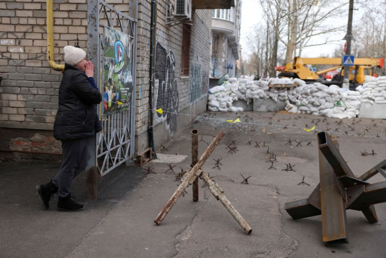 LA RUSSIE BOMBARDE TCHERNIHIV ET LA PÉRIPHÉRIE DE KYIV EN DÉPIT DE SES PROMESSES DE RETRAIT