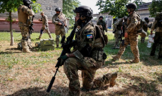 L'UKRAINE DIT ENTRAÎNER L'ARMÉE RUSSE DANS UNE BATAILLE URBAINE À SIEVIERODONETSK