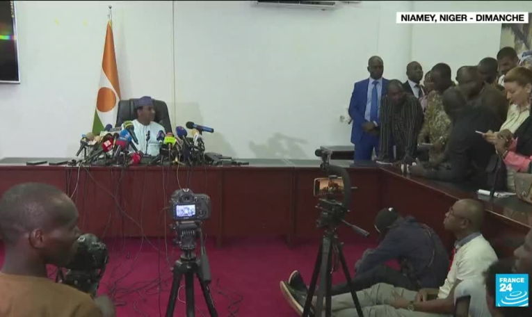 Niamey-Paris : des "échanges en cours", des contacts pour obtenir un départ rapide des soldats français
