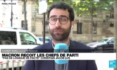 À l'Élysée, Emmanuel Macron lance les négociations