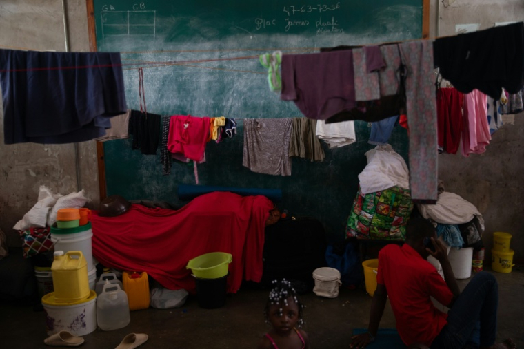 Une école transformée en abri pour déplacés à Port-au-Prince, en Haïti, le 3 octobre 2025  ( AFP / Clarens SIFFROY )