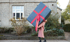 L’assurance-vie offre un cadre fiscal avantageux pour la transmission de patrimoine, mais attention aux primes exagérées qui peuvent être contestées en succession.