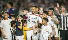 Neymar encore décisif mais sorti blessé
