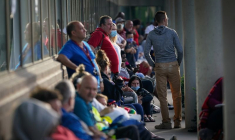 File d'attente devant le Kentucky Career Center