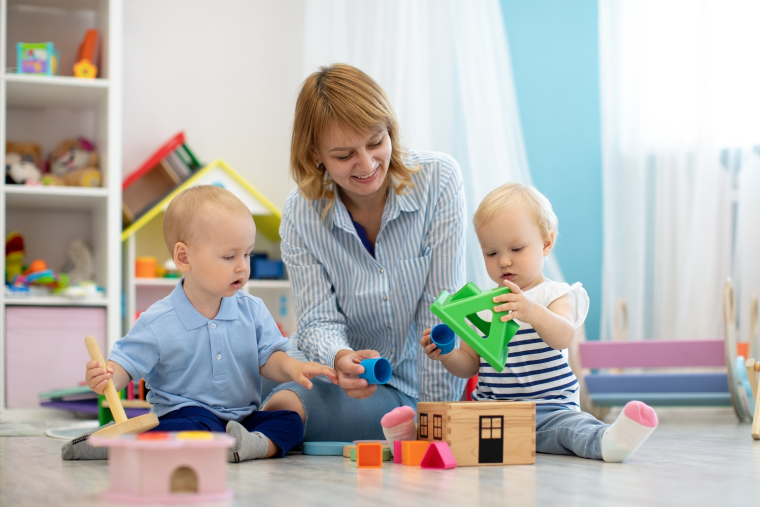 Pourquoi faire appel à une assistante maternelle pour faire garder son bébé (vs crèche) ?