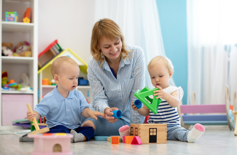 Pourquoi faire appel à une assistante maternelle pour faire garder son bébé (vs crèche) ?