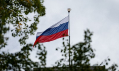 Des électeurs votent aux élections législatives russes à l'ambassade de Russie à Berlin