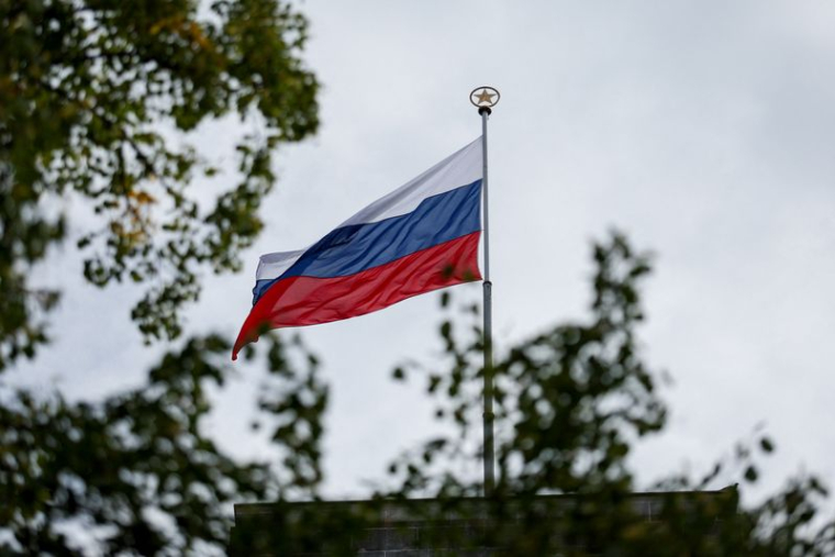 Des électeurs votent aux élections législatives russes à l'ambassade de Russie à Berlin