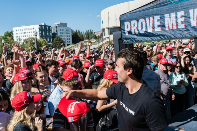 Charlie Kirk, lors d'un rassemblement à Reno, au Nevada, le 8 octobre 2024 ( AFP / Andri Tambunan )