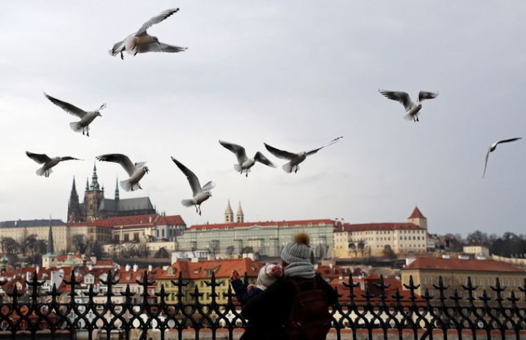 CINQ PARTIS TCHÈQUES SIGNENT UN ACCORD POUR FORMER UN GOUVERNEMENT DE COALITION