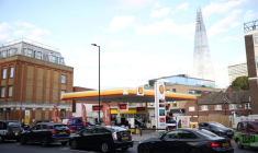 GRANDE-BRETAGNE: LES ACHATS PANIQUE SE POURSUIVENT DANS LES STATIONS-SERVICE