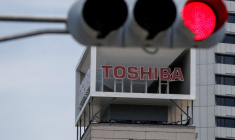 TOSHIBA S'ENTRETIENT AVEC QUATRE FONDS D'INVESTISSEMENT QUANT À SA NOUVELLE STRATÉGIE