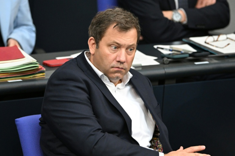 Le ministre allemand des Finances Lars Klingbeil assiste à une séance au Bundestag, la chambre basse du parlement allemand, à Berlin, le 17 septembre 2025 ( AFP / RALF HIRSCHBERGER )