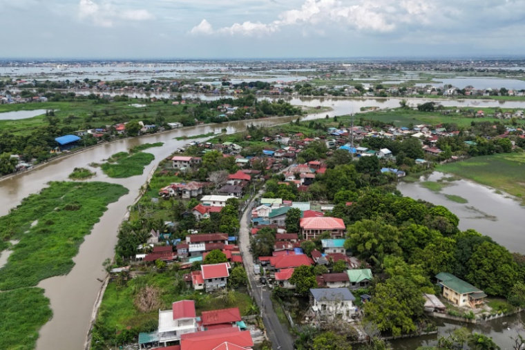 Les inondations à Calumpit, à Bulacan, le 15 septembre 2025 ( AFP / Jam STA ROSA )