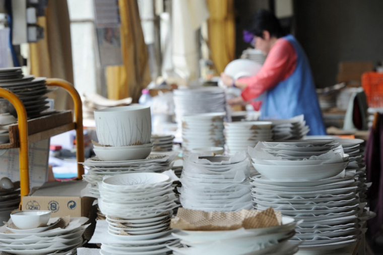 Une manufacture de porcelaine près à Saint-Léonard-de-Noblat. (illustration) ( AFP / MEHDI FEDOUACH )