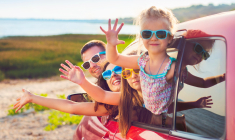 Avant de partir, il va falloir se préparer pour la route pour qu'elle soit le plus agréable possible. Alors on a pensé à vous avec quatre conseils malins qui peuvent vous faire gagner un temps précieux et vous rapprocher de la plage de vos rêves. (crédit photo : DR)