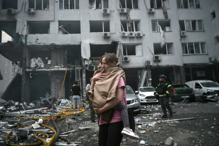 Après un bombardement russe à Kiev, le 6 juillet 2026 ( AFP / Genya Savilov )